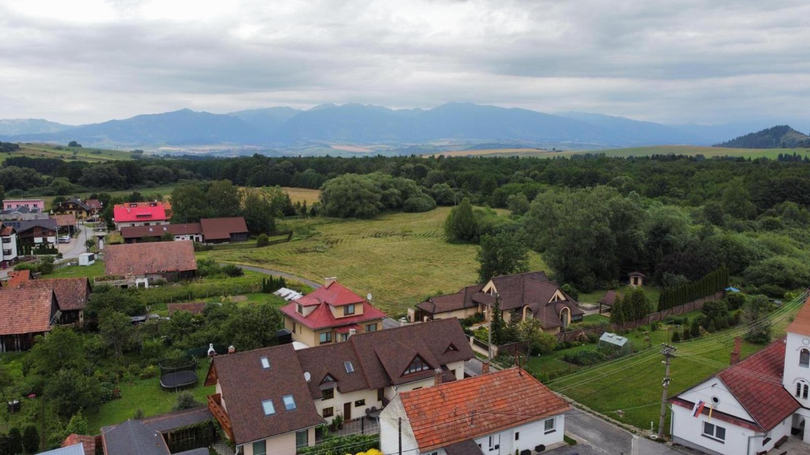 Отель Berg Liptov Липтовски-Микулаш Экстерьер фото