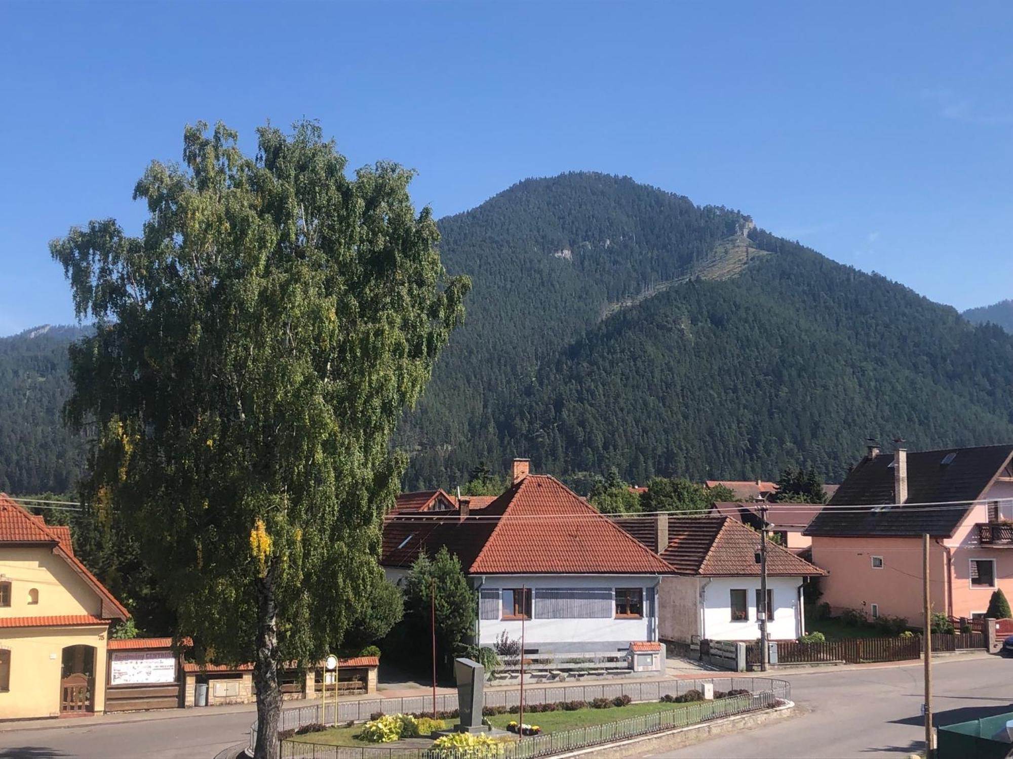 Отель Berg Liptov Липтовски-Микулаш Экстерьер фото